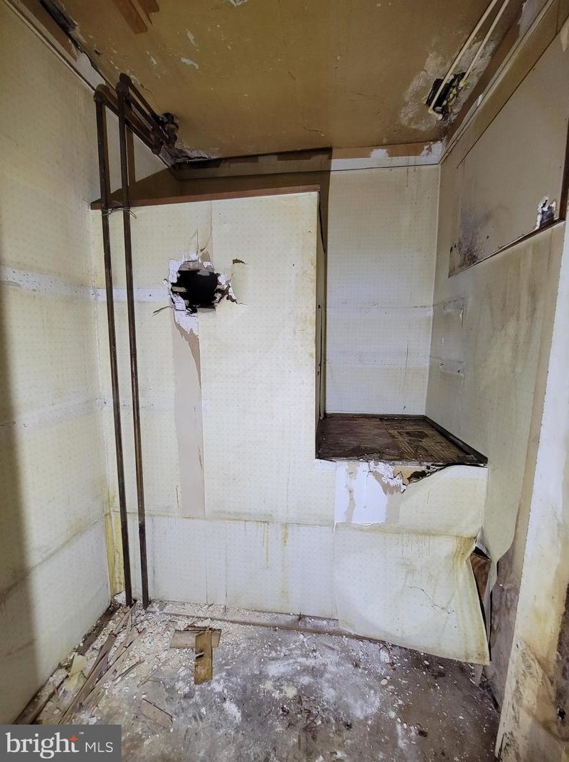 402 Gold St, Baltimore MD  21217-3524 exterior