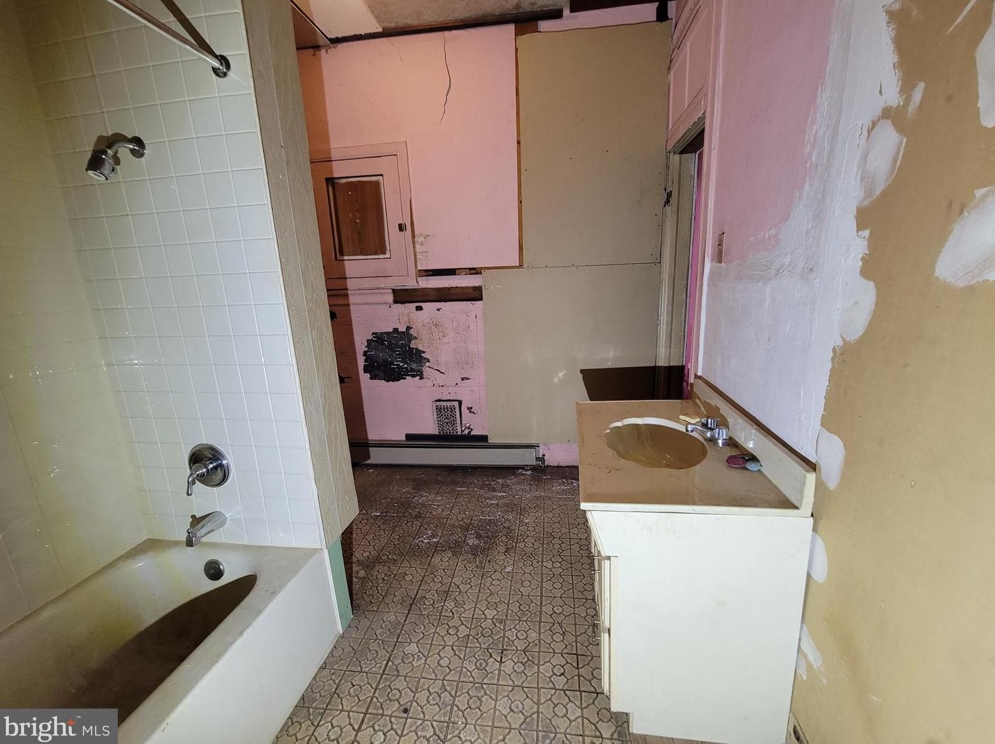 402 Gold St, Baltimore MD  21217-3524 exterior