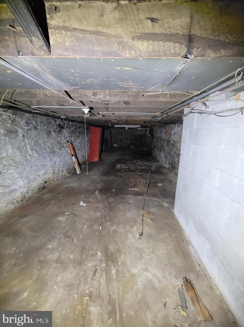 402 Gold St, Baltimore MD  21217-3524 exterior