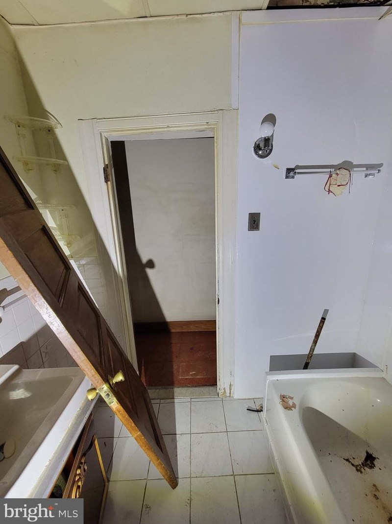 402 Gold St, Baltimore MD  21217-3524 exterior