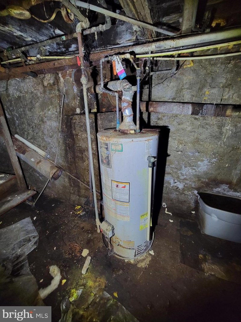 402 Gold St, Baltimore MD  21217-3524 exterior