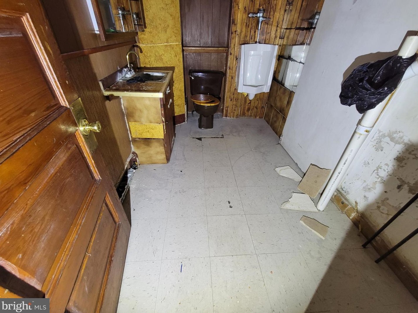 402 Gold St, Baltimore MD  21217-3524 exterior