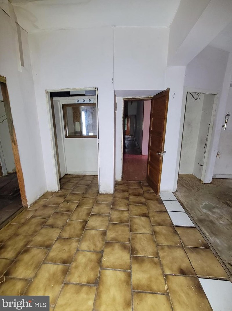 402 Gold St, Baltimore MD  21217-3524 exterior