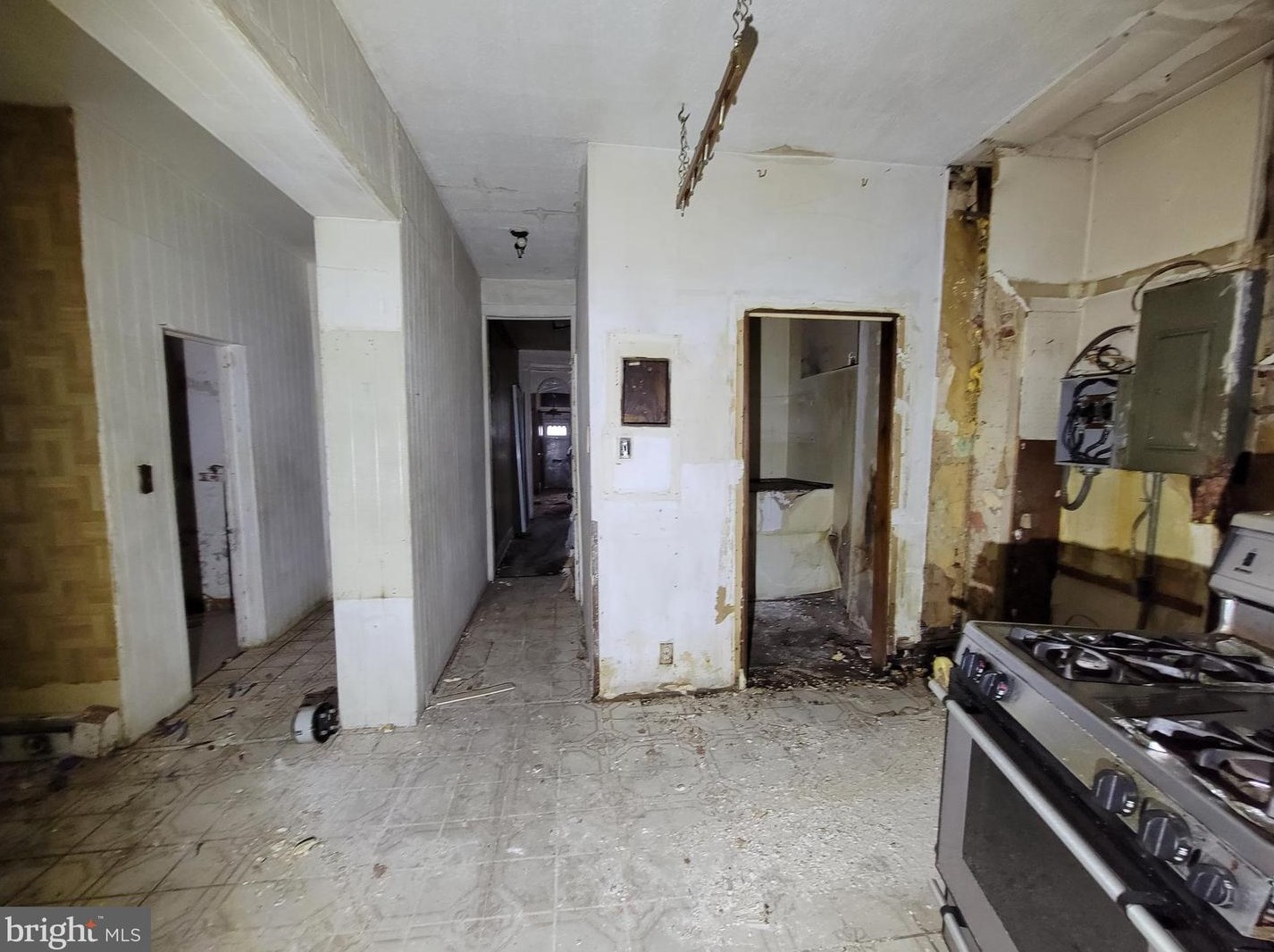 402 Gold St, Baltimore MD  21217-3524 exterior