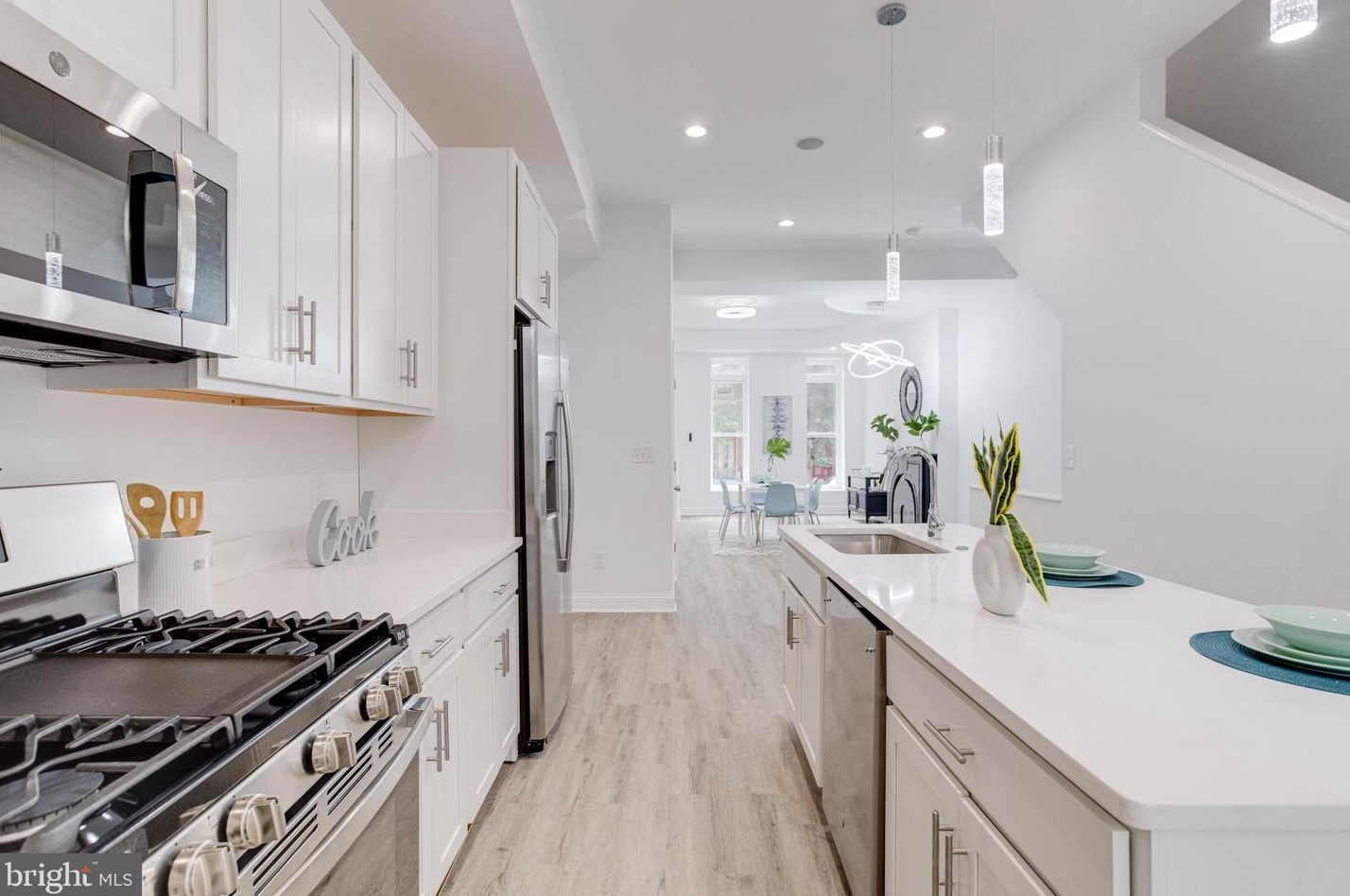 2114 Druid Hill Ave, Baltimore MD 21217-3520 exterior