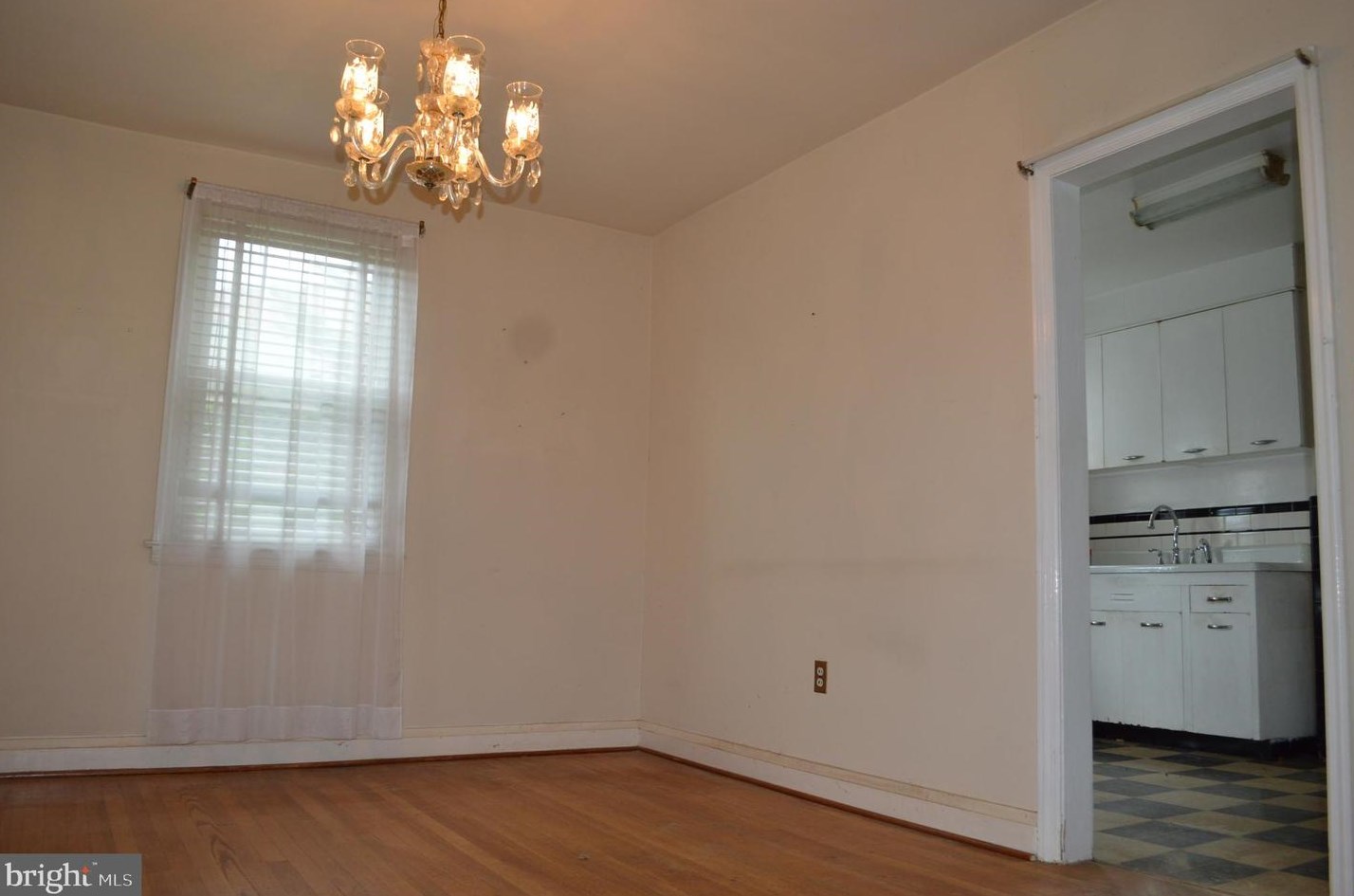 2212 Hamilton Ave, Baltimore MD  21206-3640 exterior