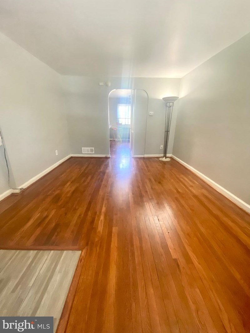 1050 Cooks Ln, Baltimore MD  21229-1230 exterior