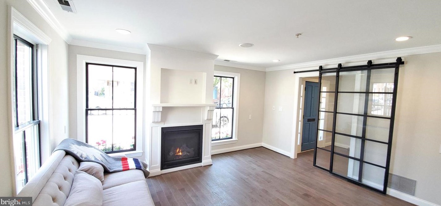 1525 Aliceanna St, Baltimore MD  21231-2803 exterior