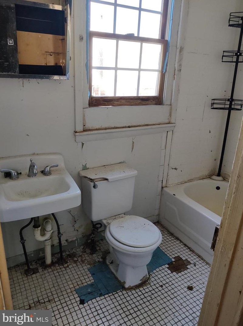 2829 Miles Ave, Baltimore MD 21211-2829 exterior