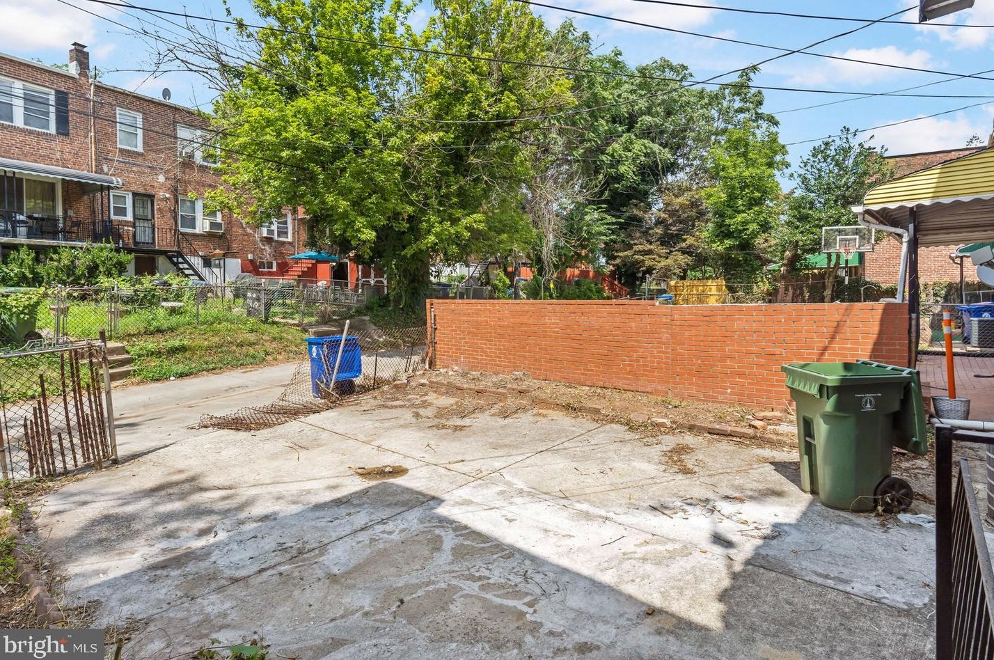 3806 Derby Mnr Dr, Baltimore MD  21215-7631 exterior