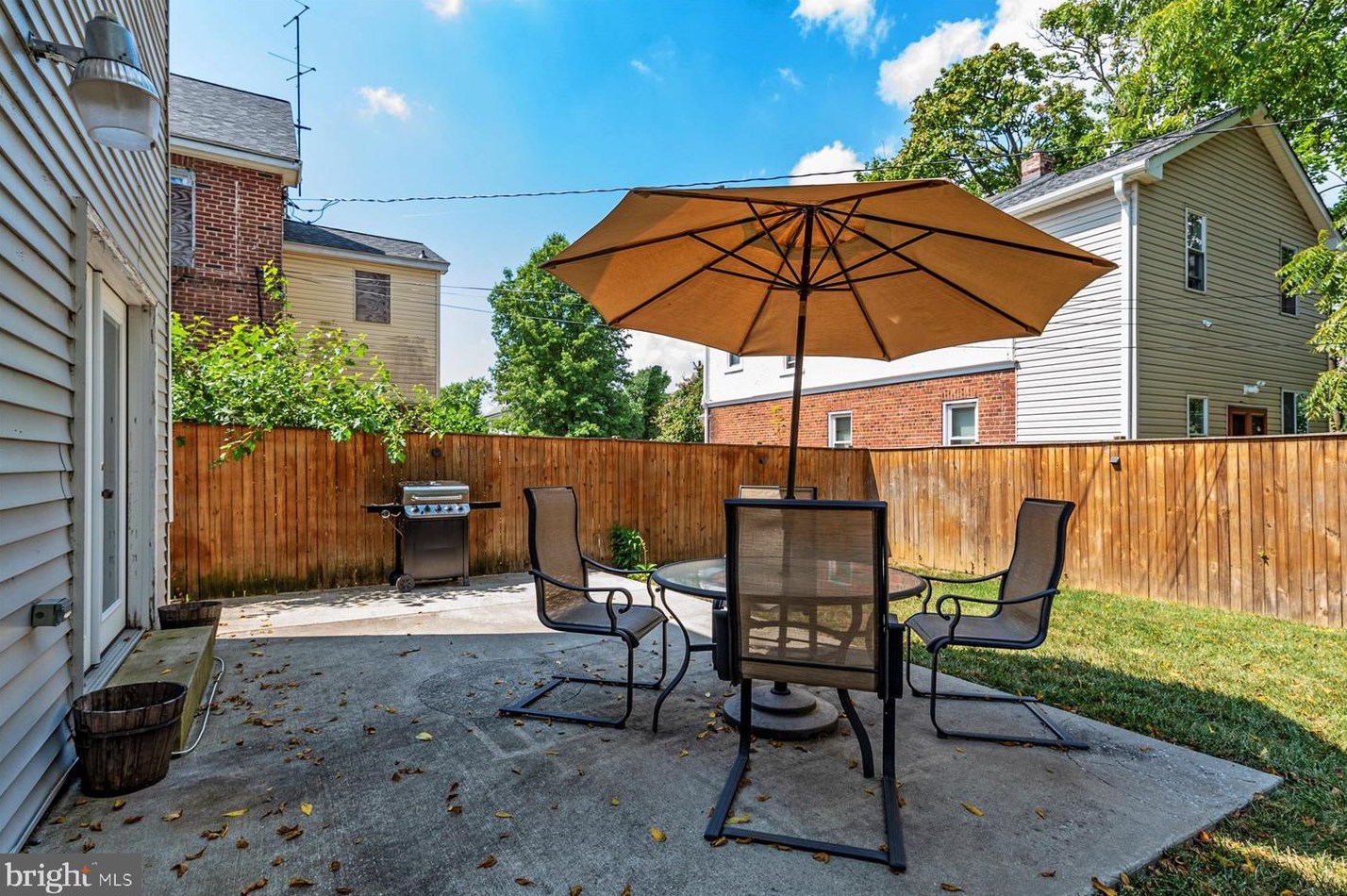 3930 Fernhill Ave, Baltimore MD  21215-5621 exterior