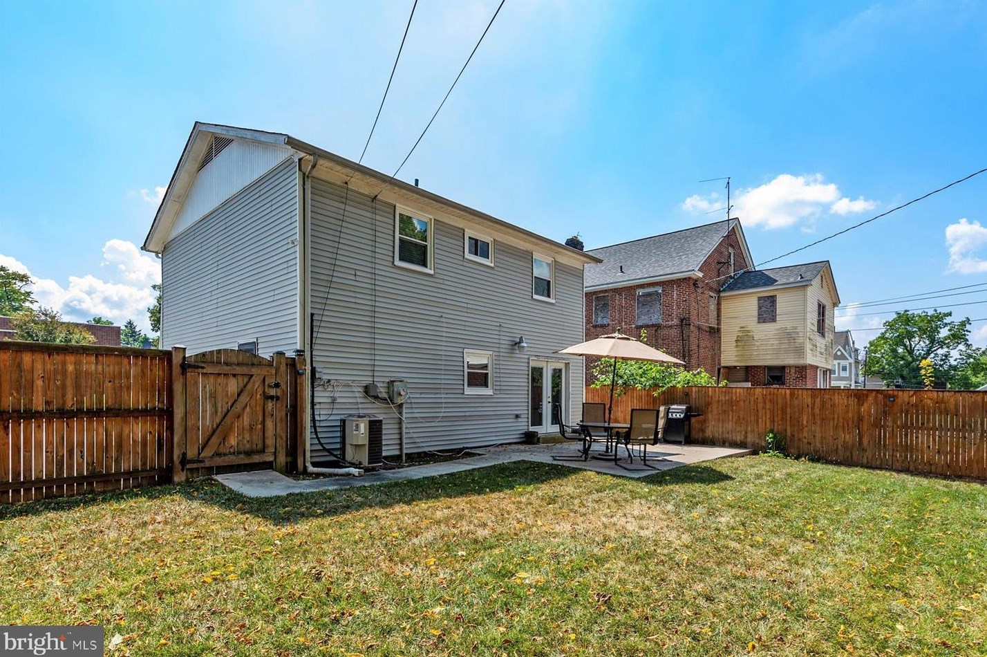 3930 Fernhill Ave, Baltimore MD  21215-5621 exterior