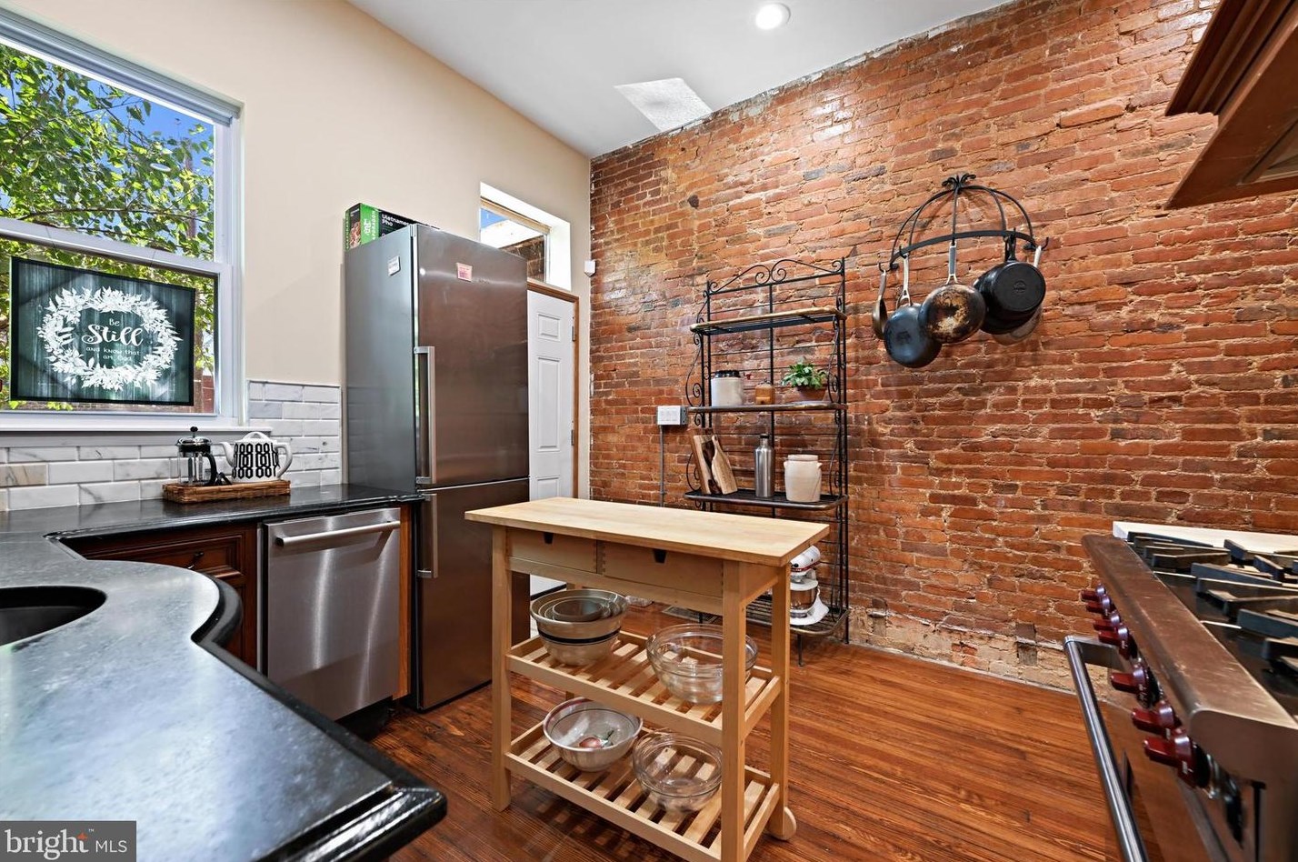 2820 Calvert St, Baltimore MD 21202-3737 exterior