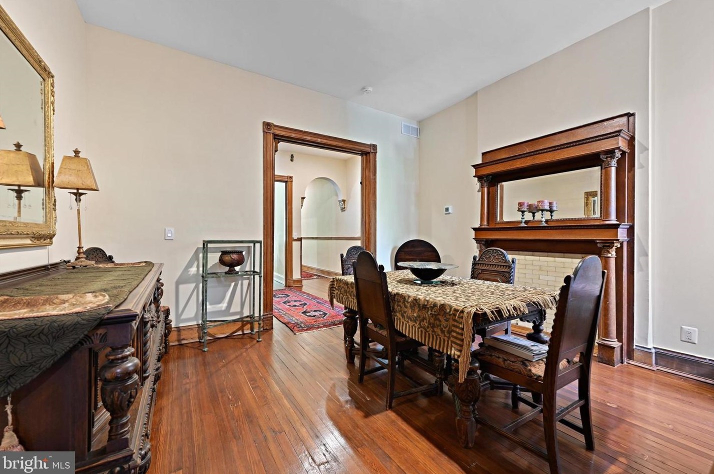 2820 Calvert St, Baltimore MD 21202-3737 exterior