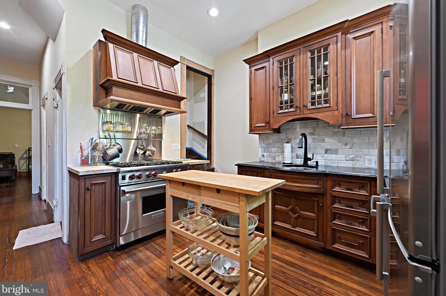 2820 Calvert St, Baltimore MD 21202-3737 exterior