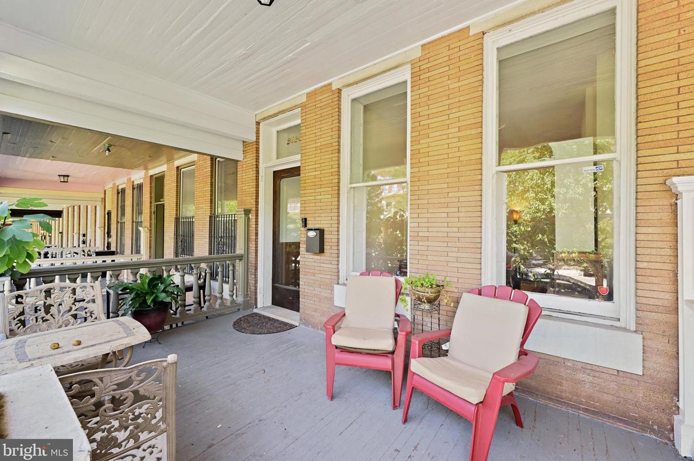 2820 Calvert St, Baltimore MD 21202-3737 exterior