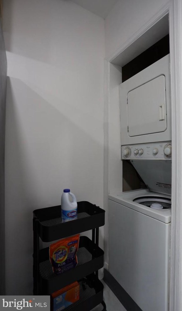 6107 Parkway Dr, Baltimore MD 21212-2737 exterior