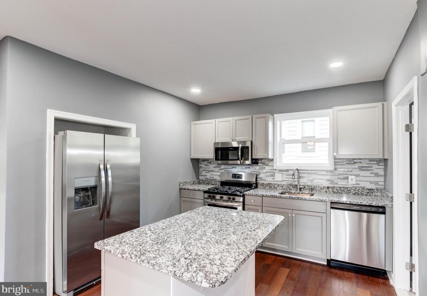 5105 Ivanhoe Ave, Baltimore MD  21212-4320 exterior