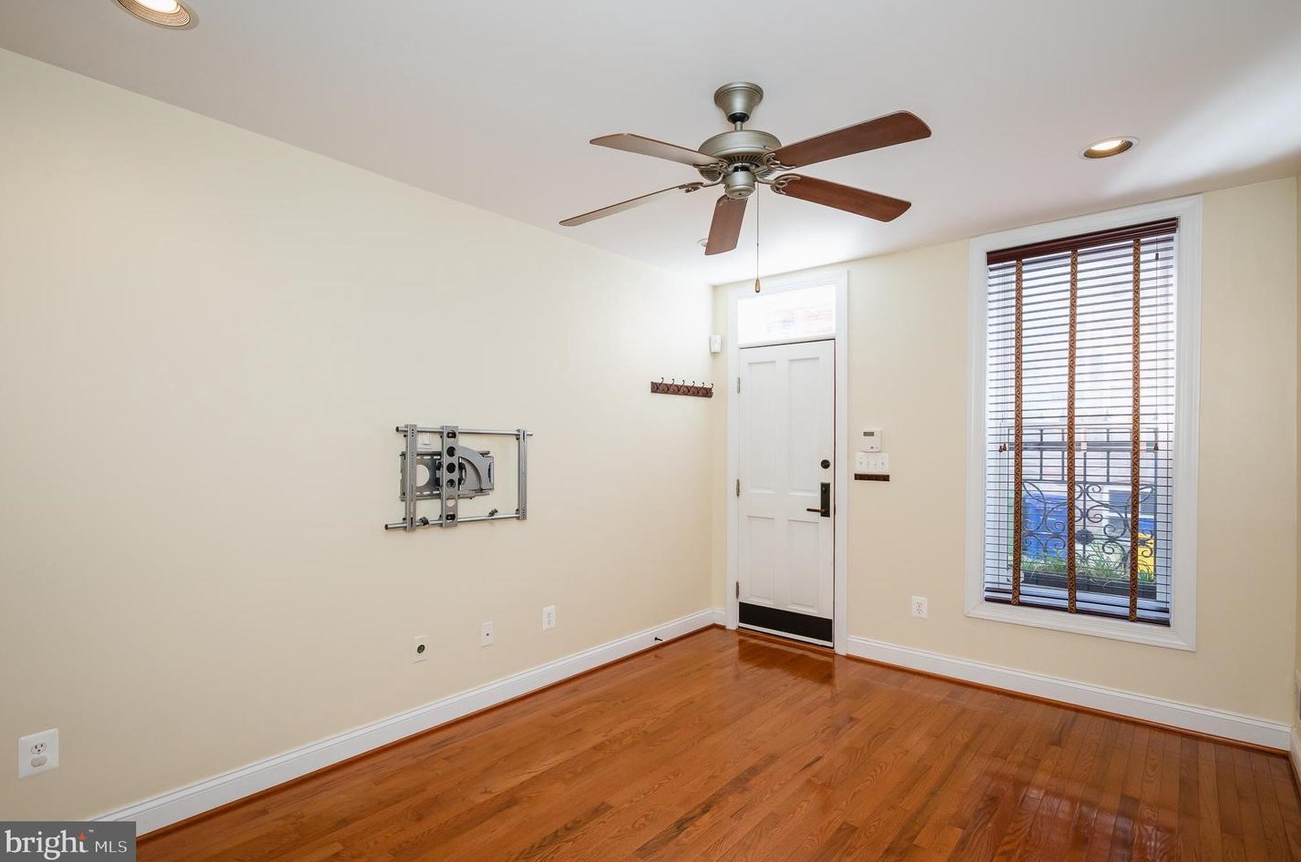 13 Glover St, Baltimore MD  21224-1140 exterior