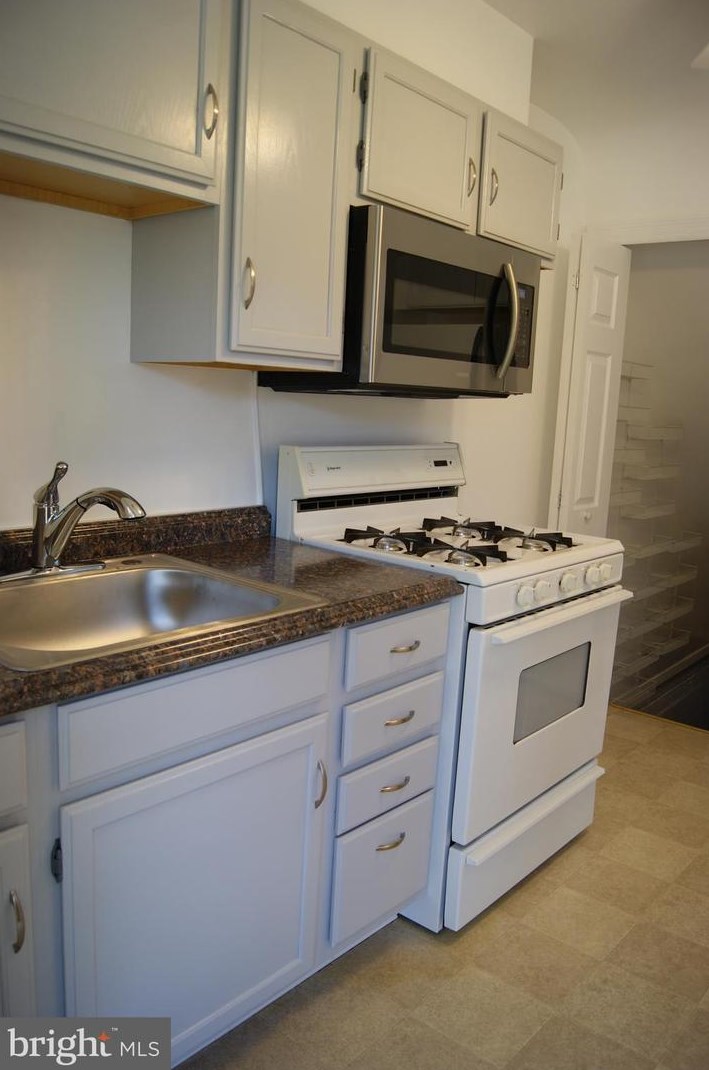 6508 Hilltop Ave, Baltimore MD  21206-1612 exterior