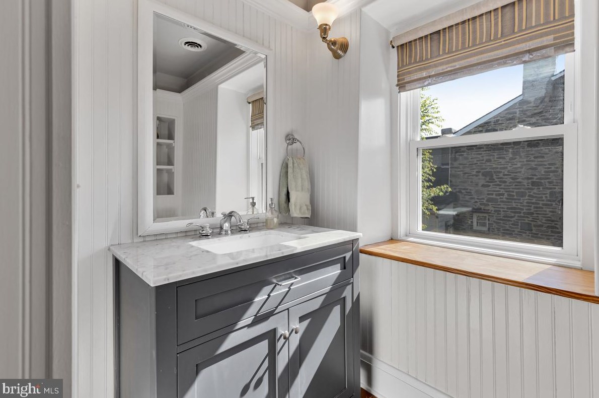 718 Pacific St, Baltimore MD  exterior