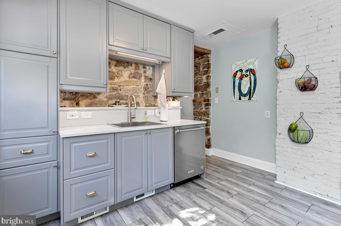 718 Pacific St, Baltimore MD  exterior