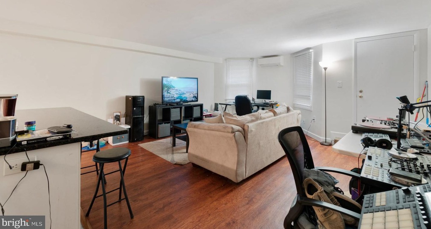 1739 Park Ave, Baltimore MD 21217-4816 exterior