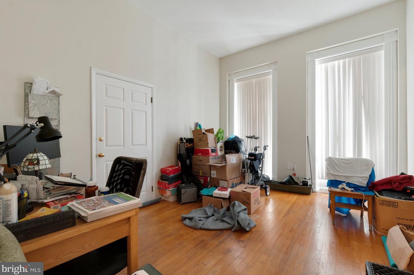 1739 Park Ave, Baltimore MD 21217-4816 exterior