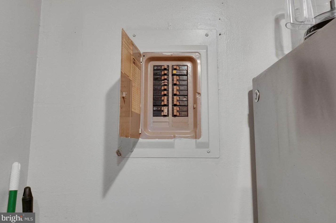 1739 Park Ave, Baltimore MD 21217-4816 exterior