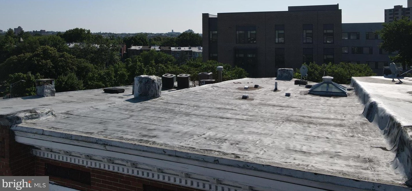 1739 Park Ave, Baltimore MD 21217-4816 exterior