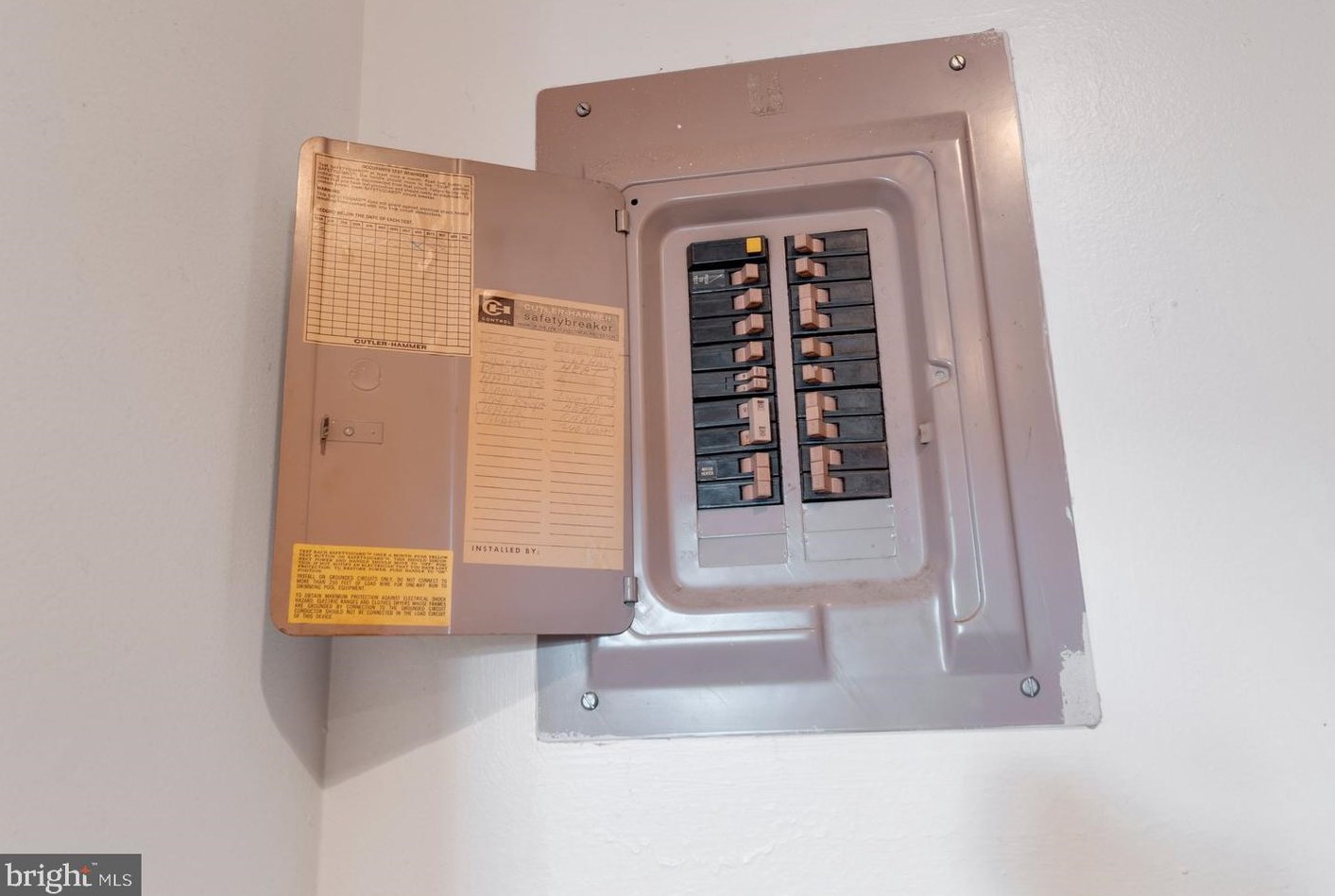 1739 Park Ave, Baltimore MD 21217-4816 exterior