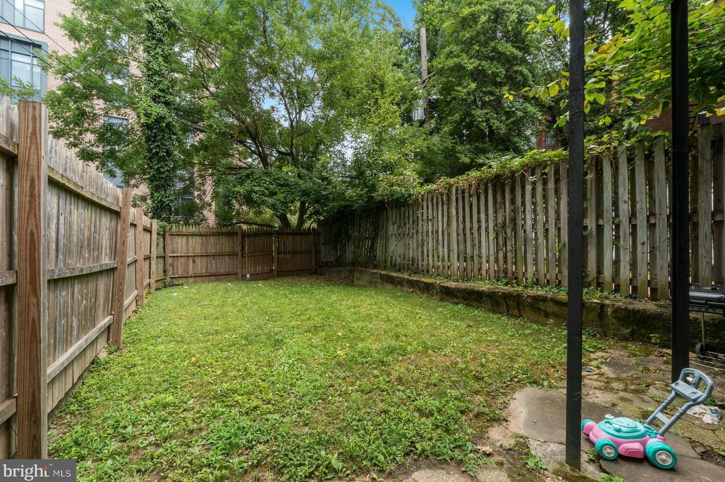 1739 Park Ave, Baltimore MD 21217-4816 exterior