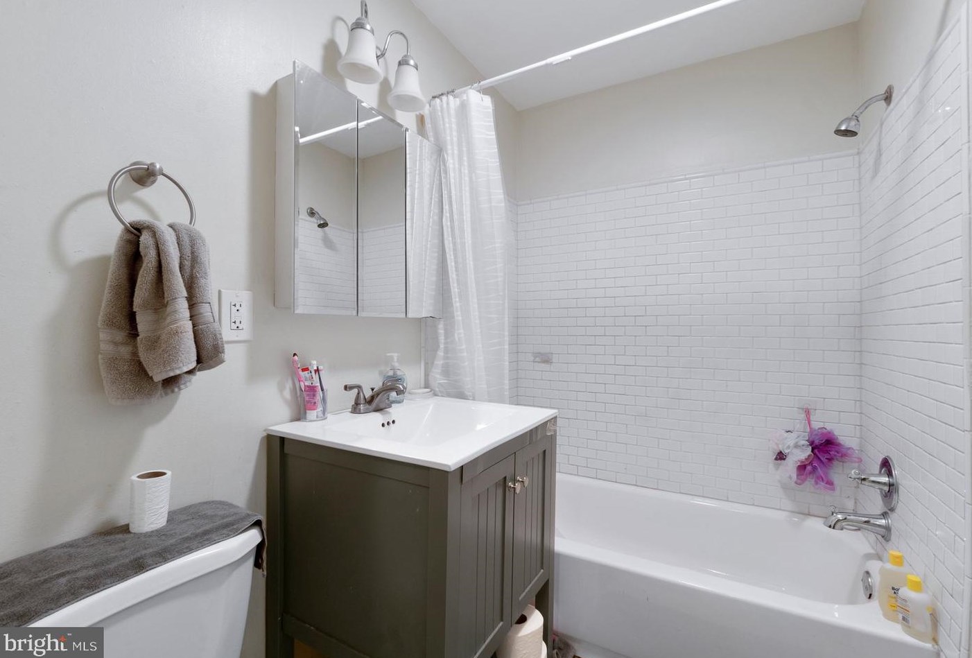 1739 Park Ave, Baltimore MD 21217-4816 exterior