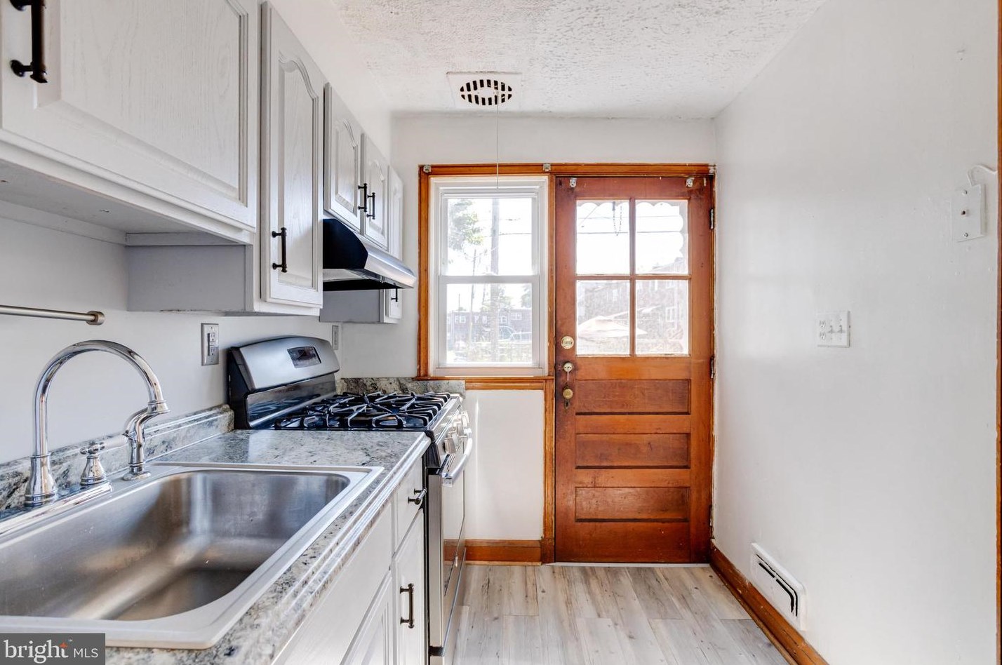 3809 Bonview Ave, Baltimore MD 21213-2012 exterior