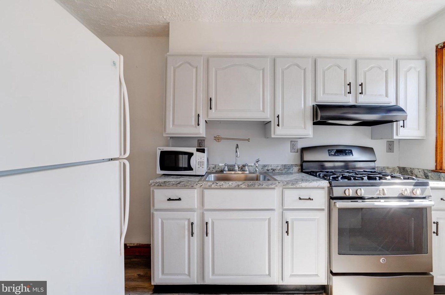 3809 Bonview Ave, Baltimore MD 21213-2012 exterior