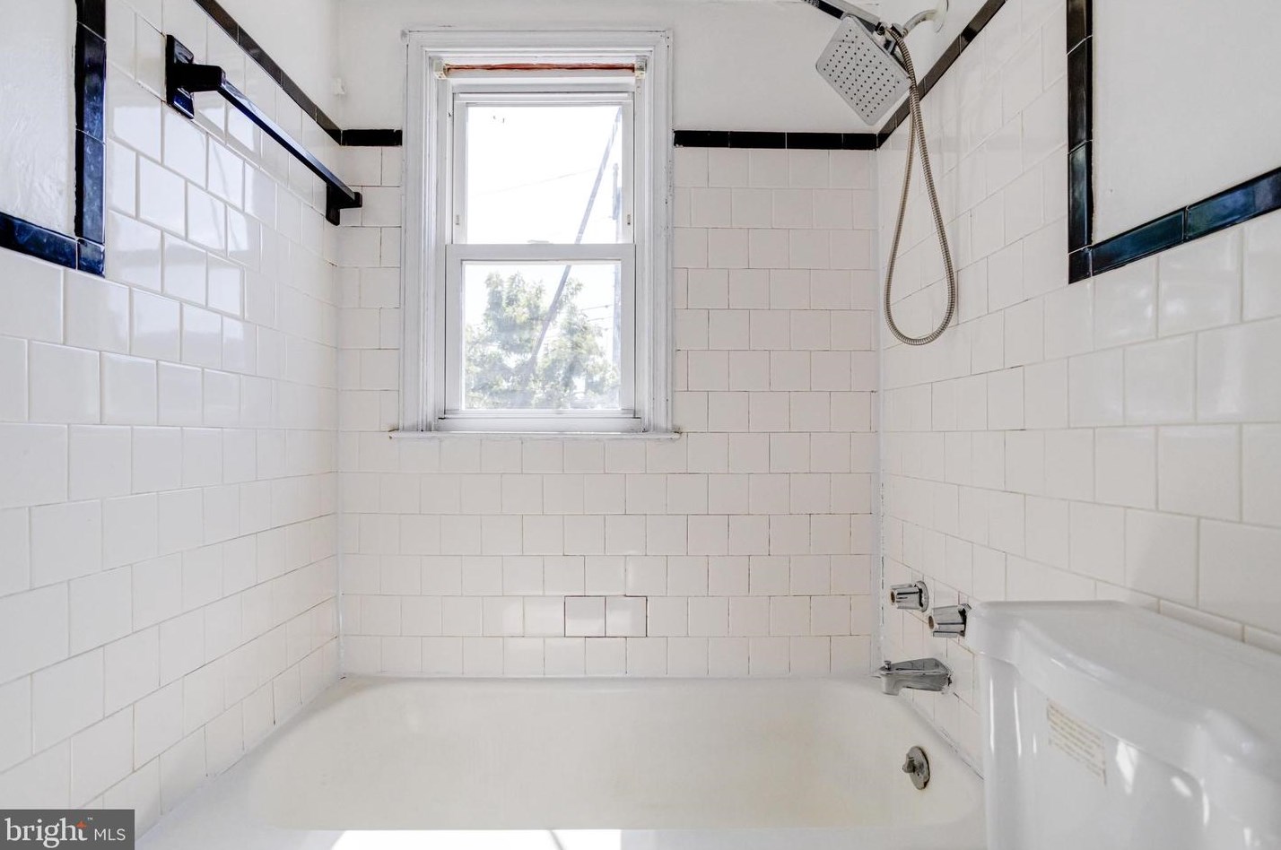 3809 Bonview Ave, Baltimore MD 21213-2012 exterior