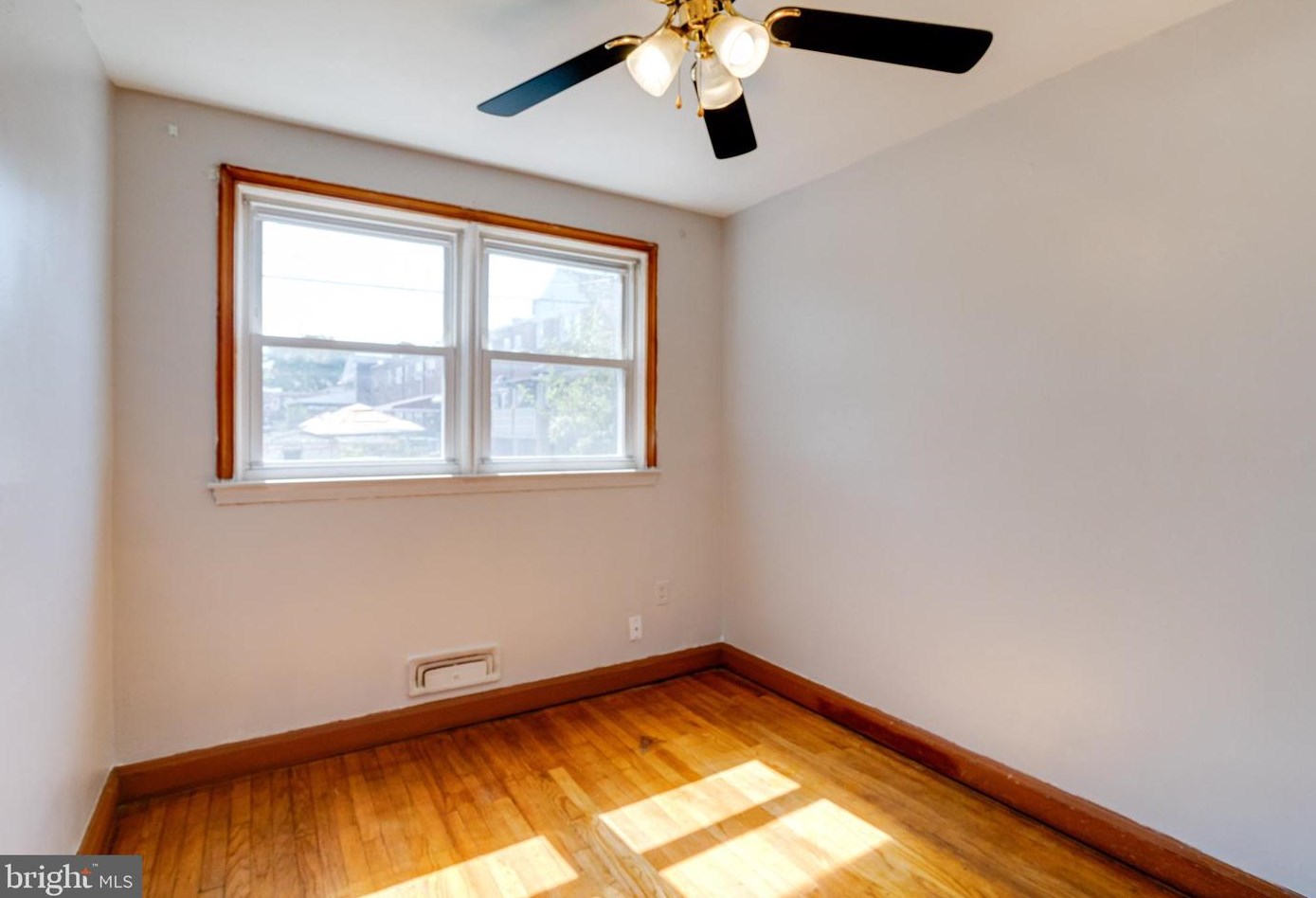 3809 Bonview Ave, Baltimore MD 21213-2012 exterior