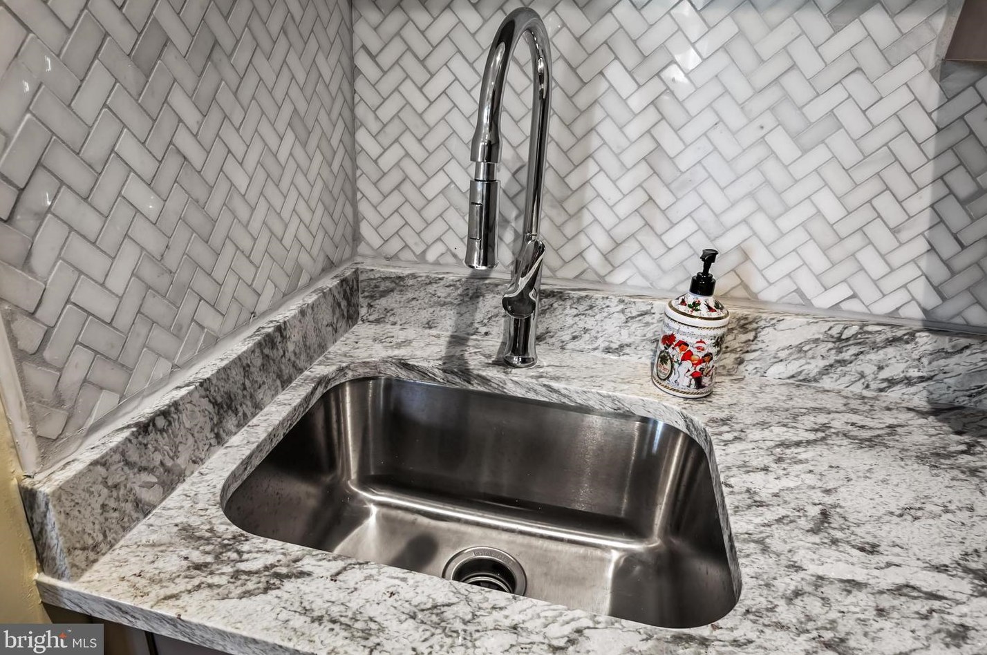 1418 Weldon Pl, Baltimore MD  21211-1537 exterior