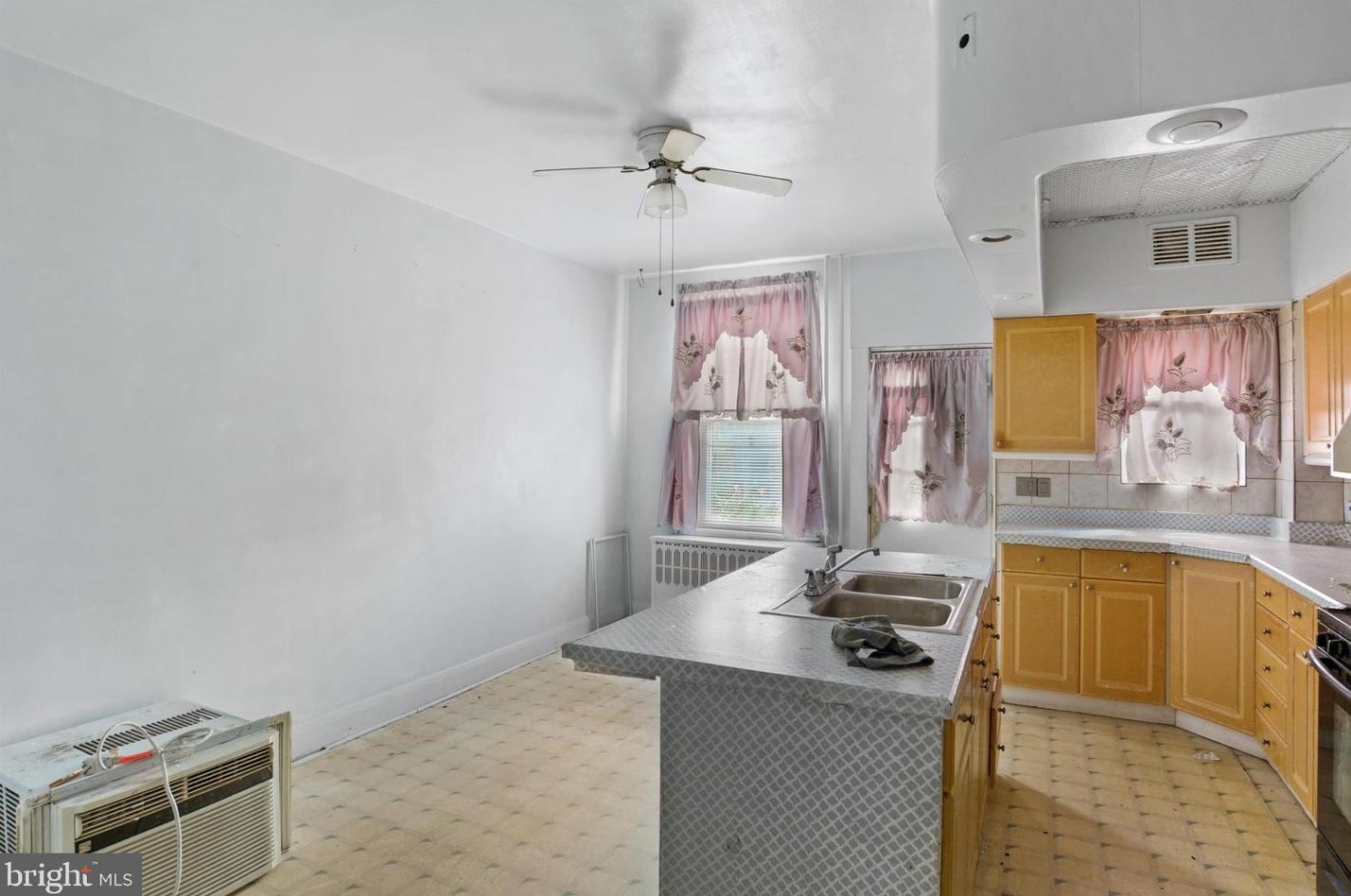 2815 Brendan Ave, Baltimore MD  21213-1213 exterior