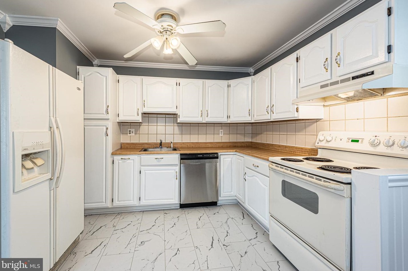 3653 Hineline Rd, Baltimore MD 21229-5148 exterior