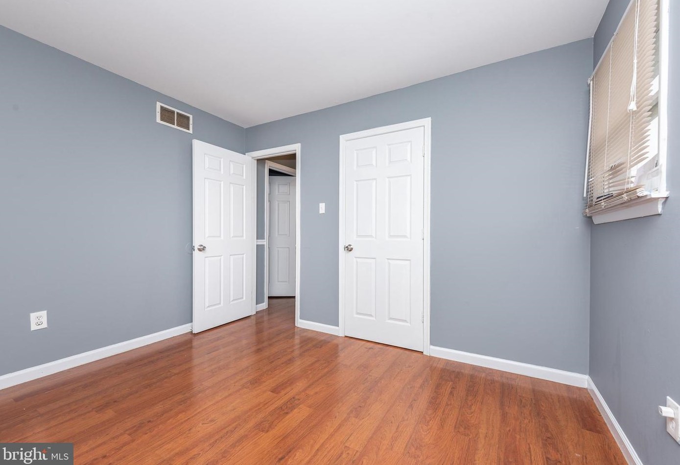 3653 Hineline Rd, Baltimore MD 21229-5148 exterior