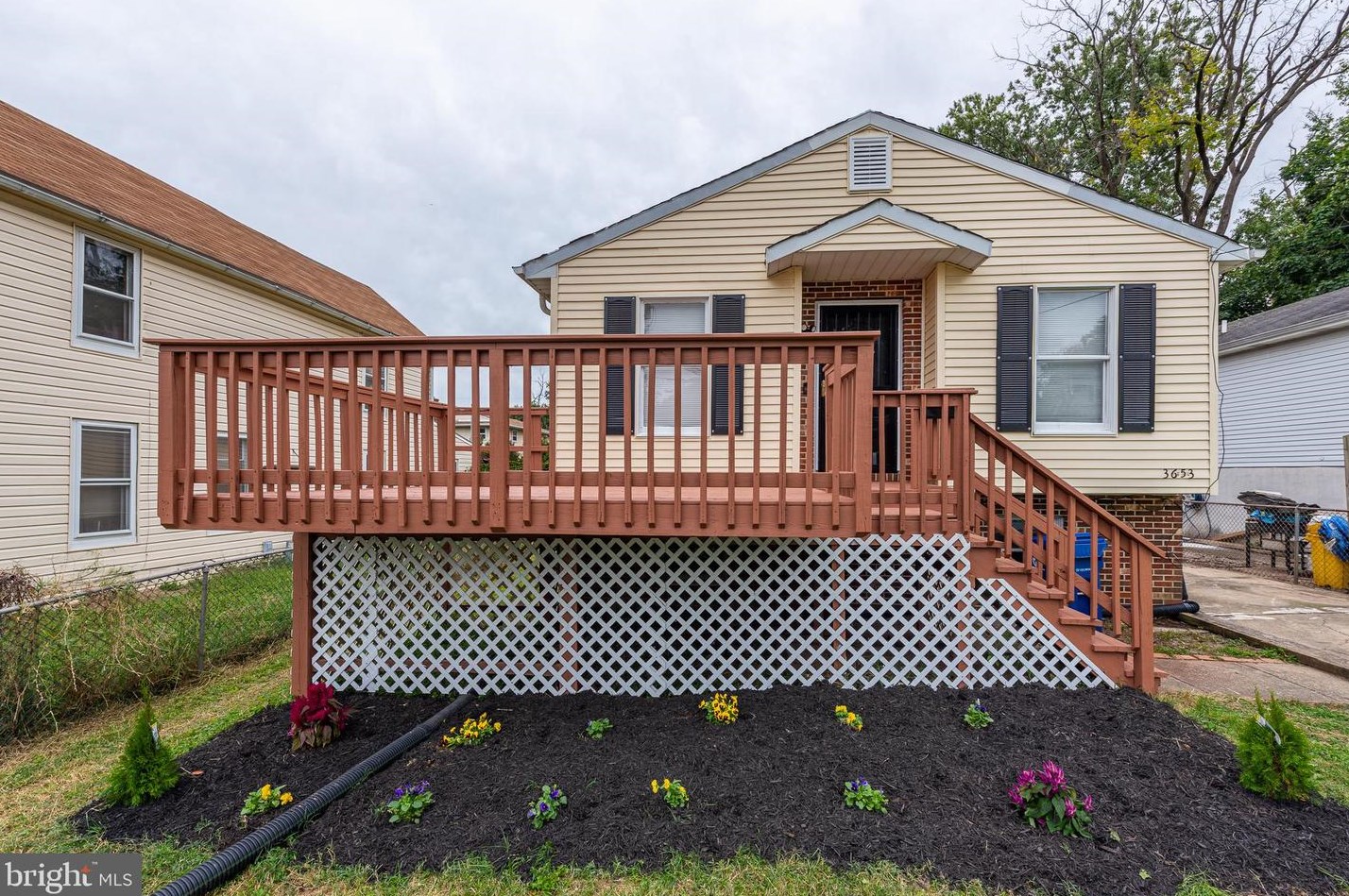 3653 Hineline Rd, Baltimore MD 21229-5148 exterior