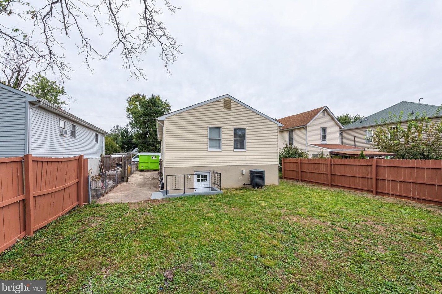 3653 Hineline Rd, Baltimore MD 21229-5148 exterior