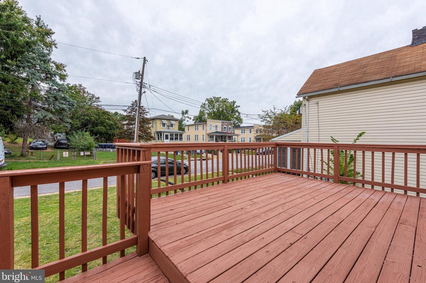 3653 Hineline Rd, Baltimore MD 21229-5148 exterior