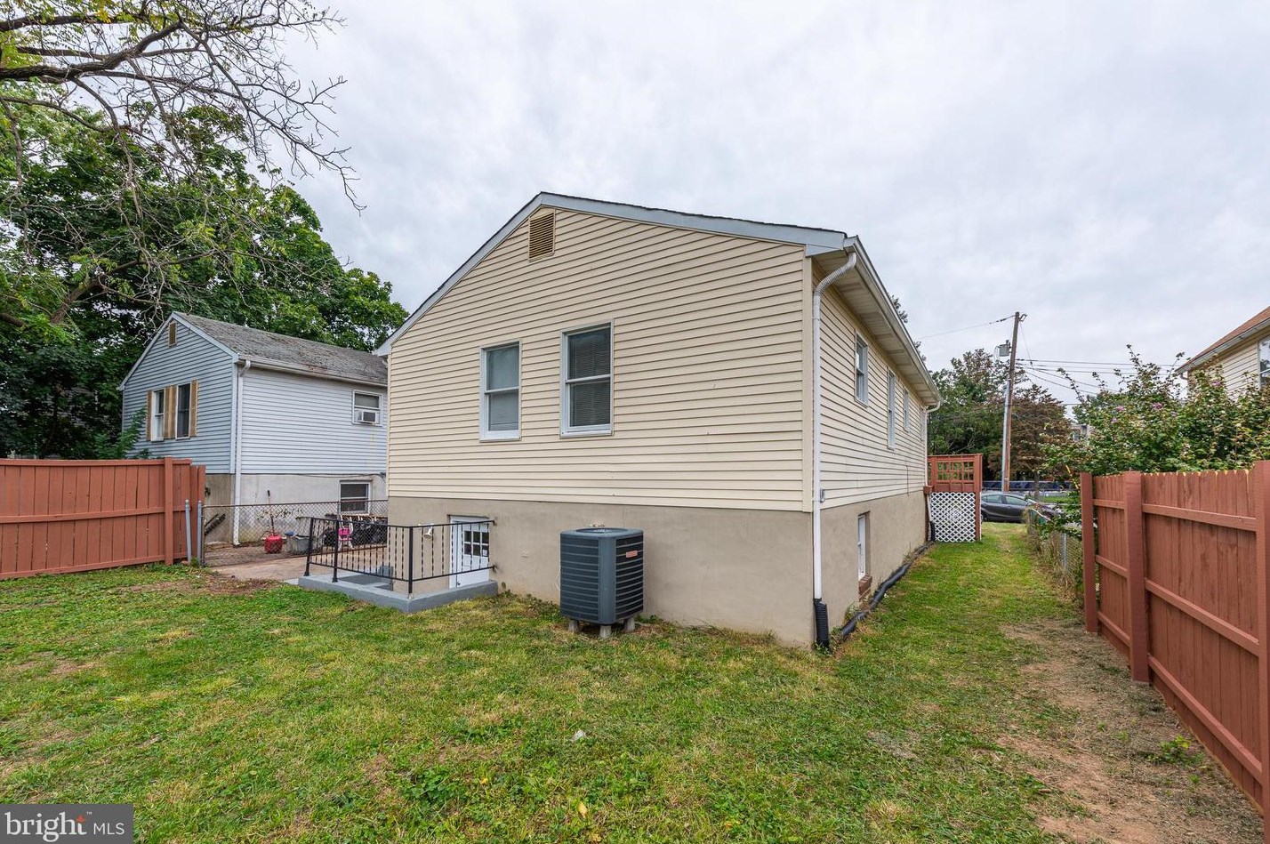 3653 Hineline Rd, Baltimore MD 21229-5148 exterior