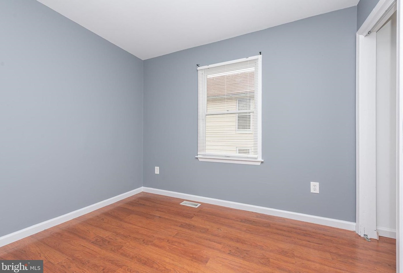 3653 Hineline Rd, Baltimore MD 21229-5148 exterior