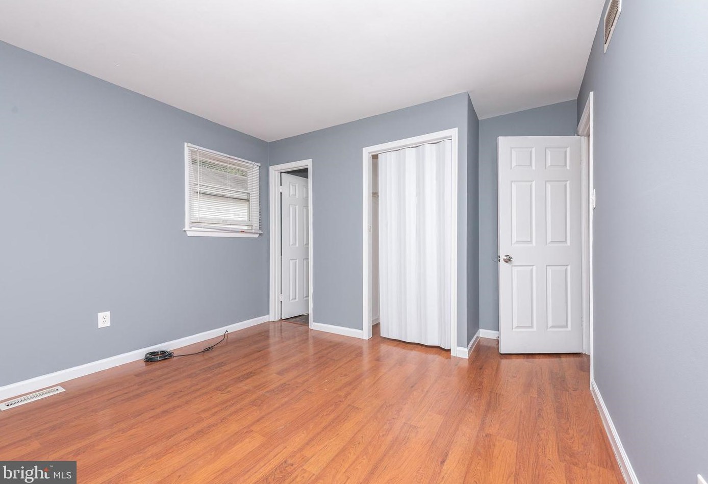 3653 Hineline Rd, Baltimore MD 21229-5148 exterior