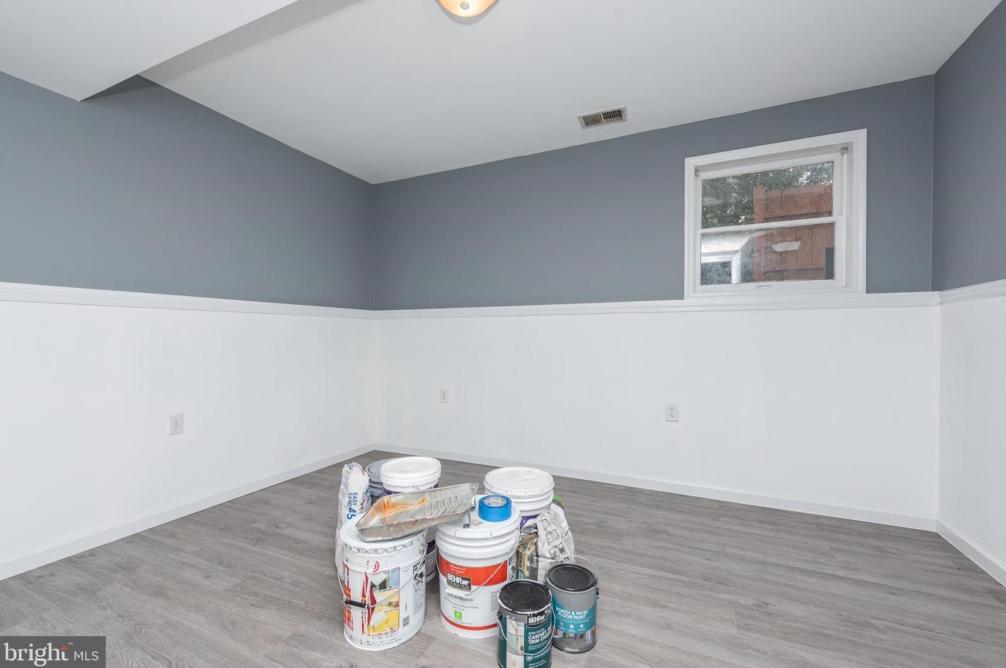 3653 Hineline Rd, Baltimore MD 21229-5148 exterior