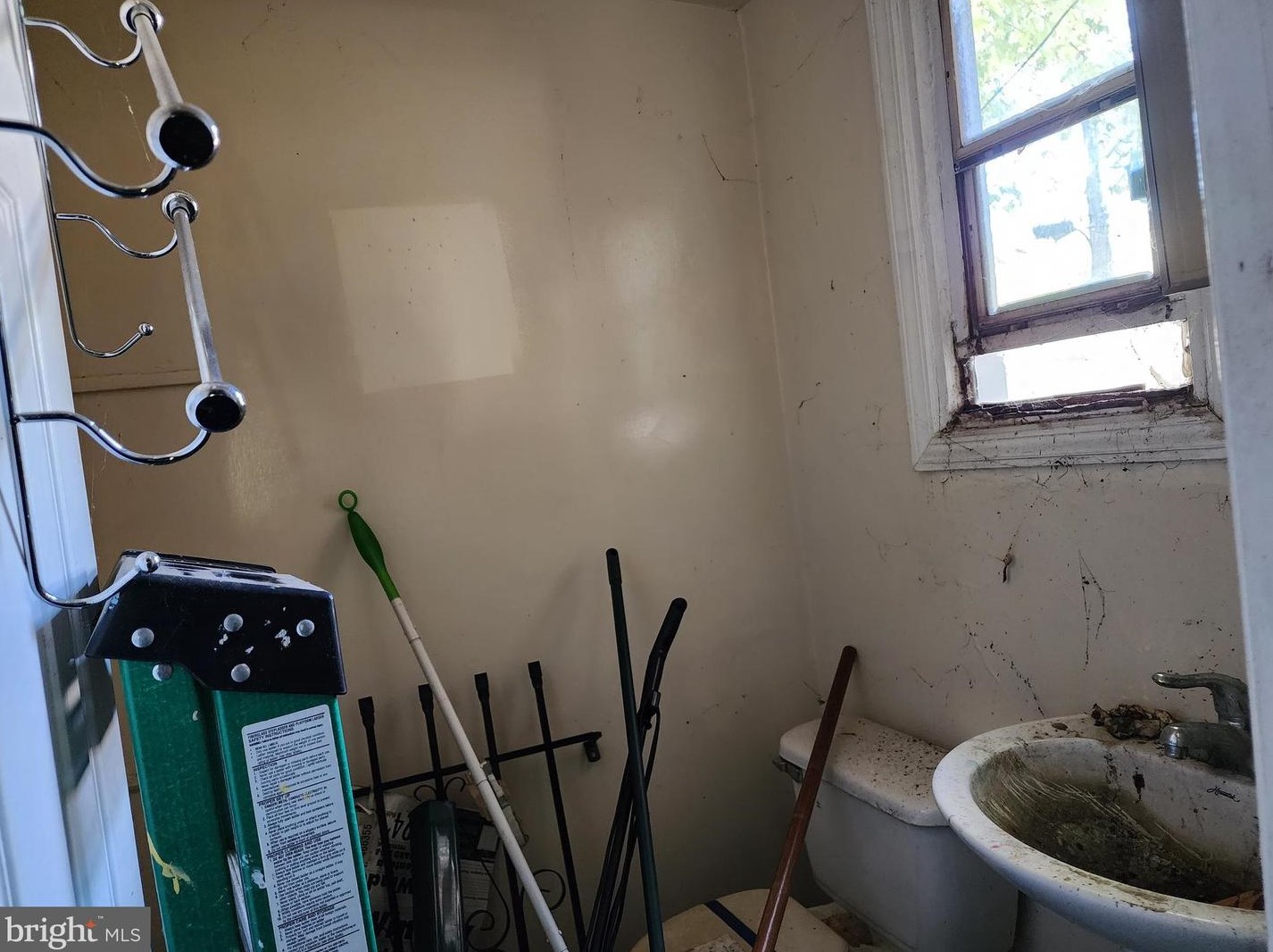 1620 Pulaski St, Baltimore MD 21217-1129 exterior