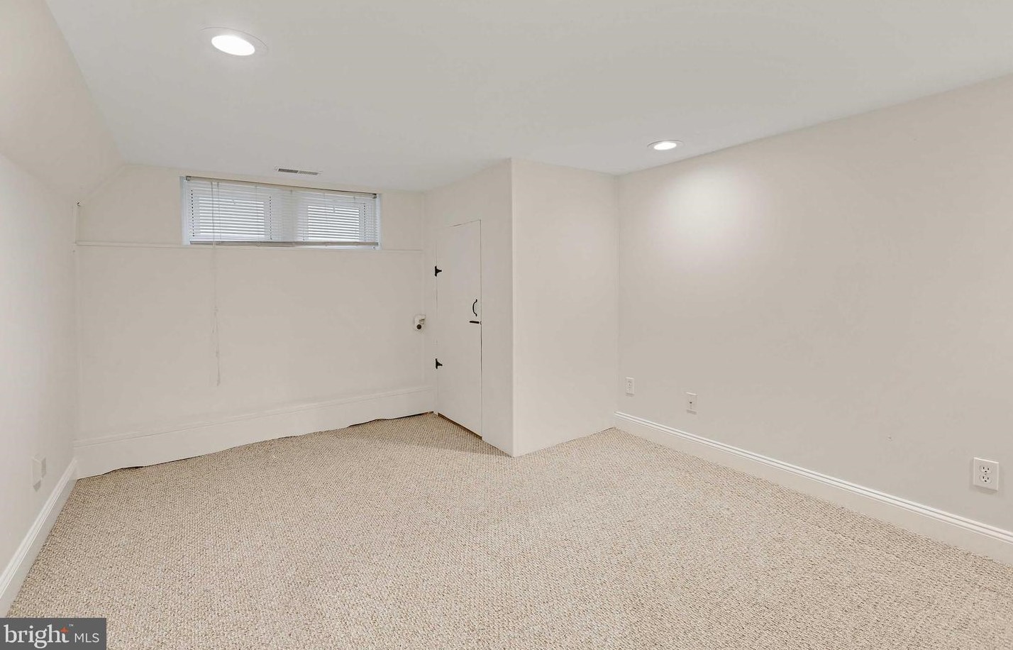 912 38th St, Baltimore MD  21211-2203 exterior